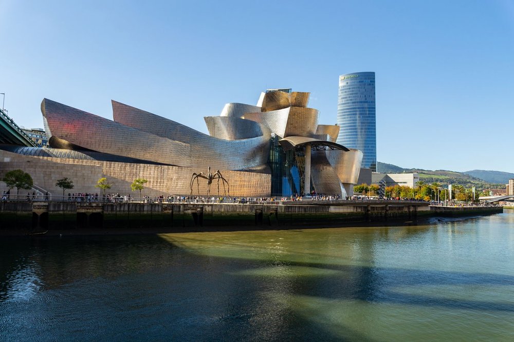 Team building para empresas en Bilbao: Museo Guggenheim y ría del Nervión