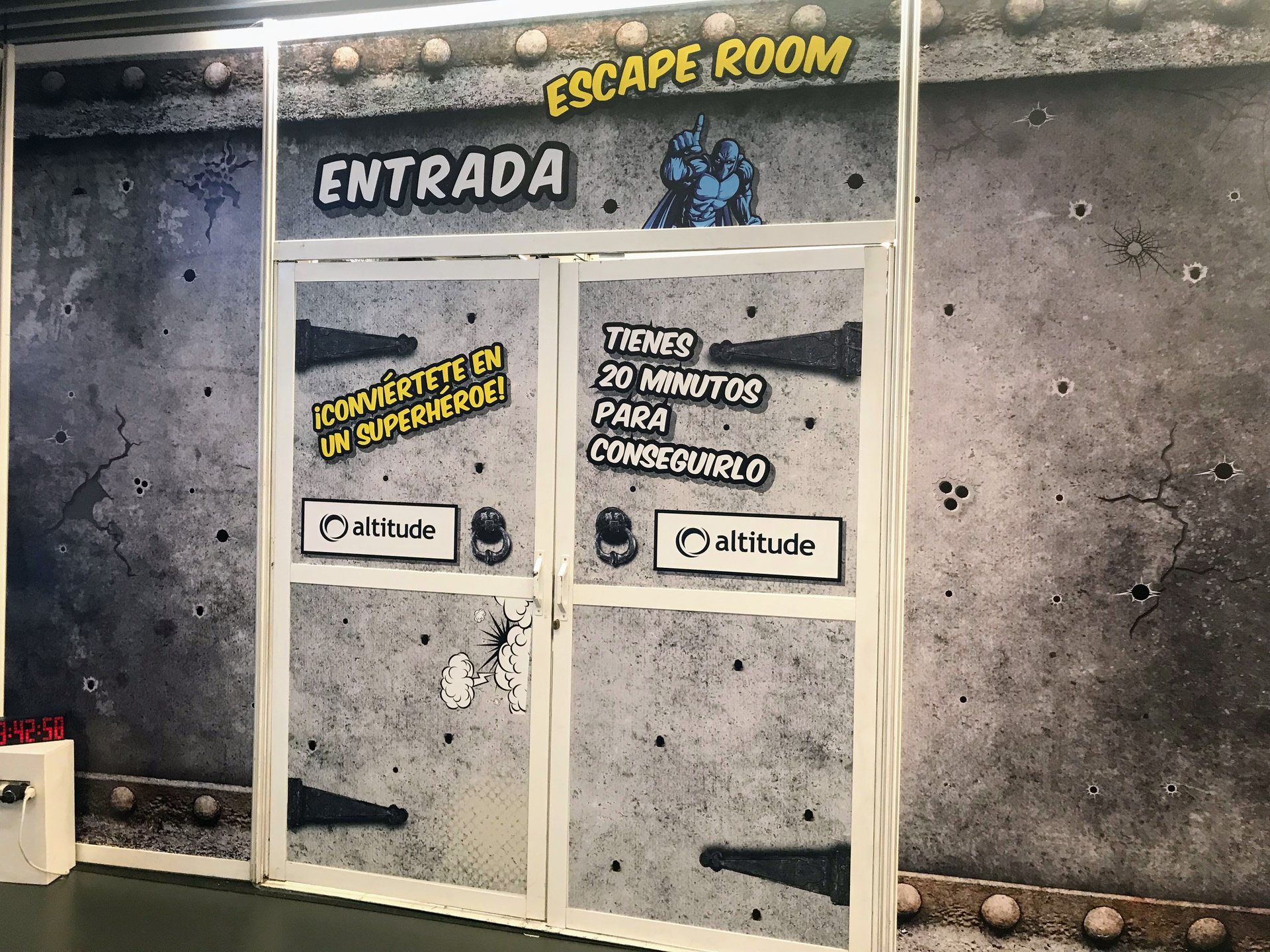 Entrada de un Escape Room a medida para empresas en el Wanda Metropolitano