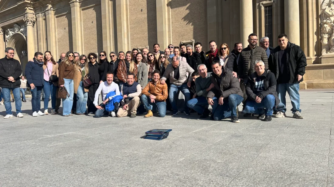 Grandes grupos de empresa participando en una gymkana digital en Zaragoza