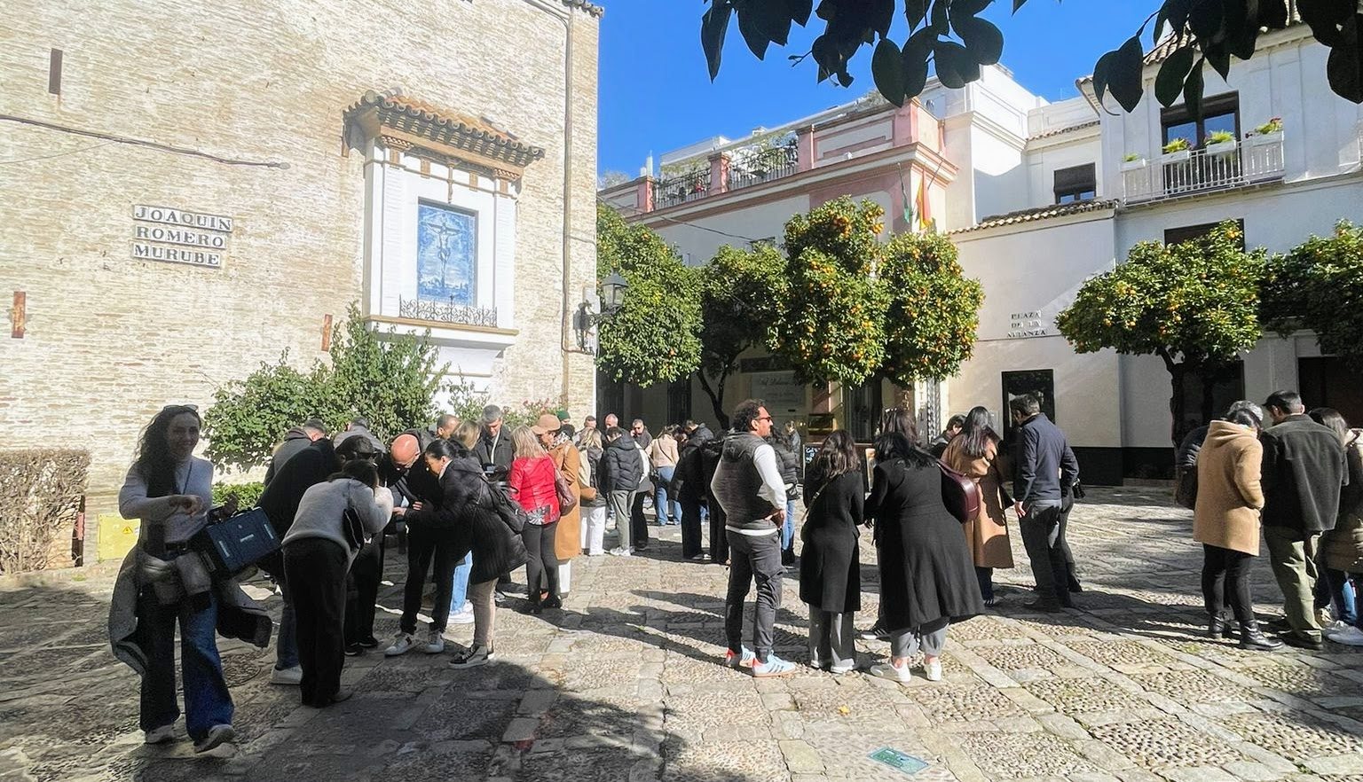 Participantes en una gymkana de empresa en Sevilla